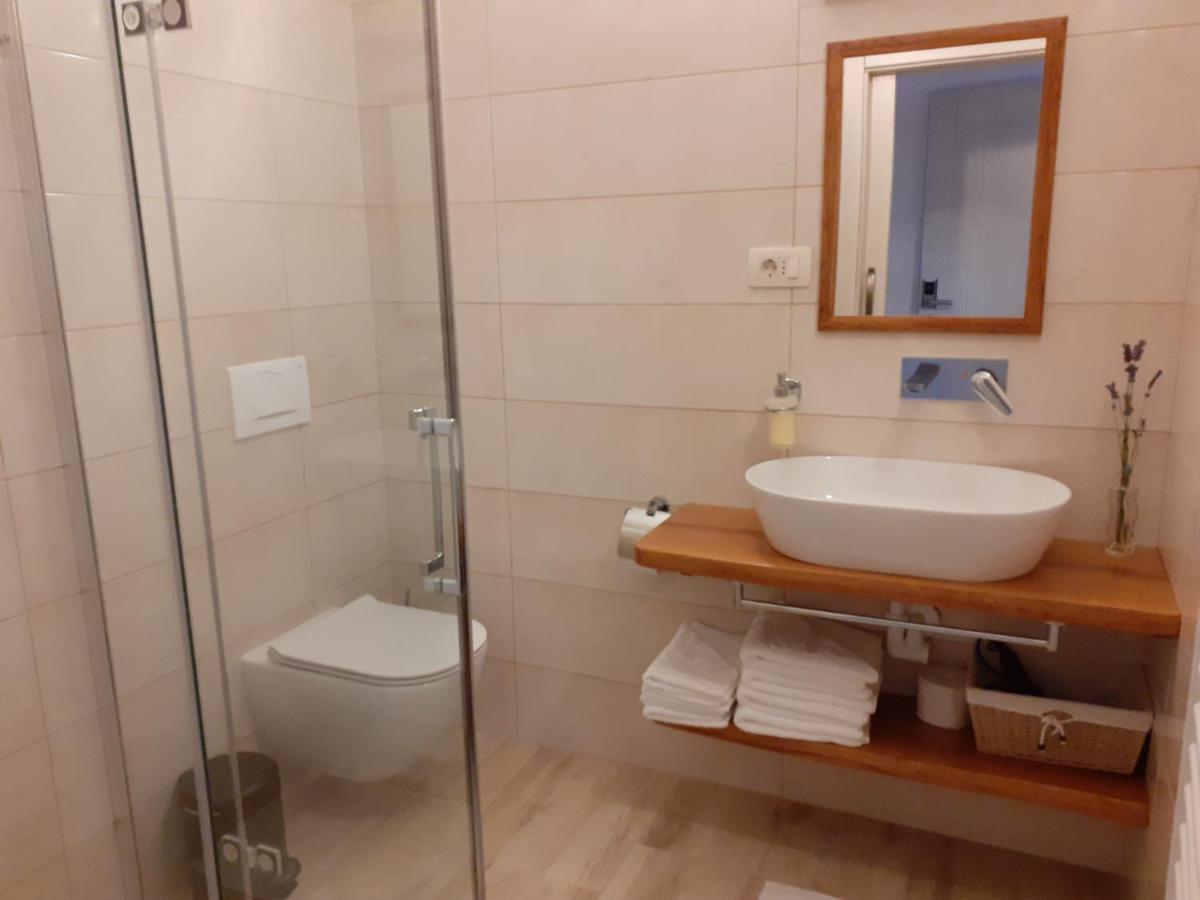 Apartmaji In Sobe Odlicna Hisa Štanjel Exteriér fotografie