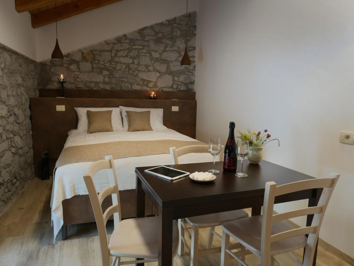 Apartmaji In Sobe Odlicna Hisa Štanjel Exteriér fotografie